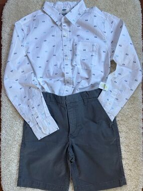 Old Navy White Button-Down Shirt with Blue Car Print & Gray Shorts ( KB-1A)